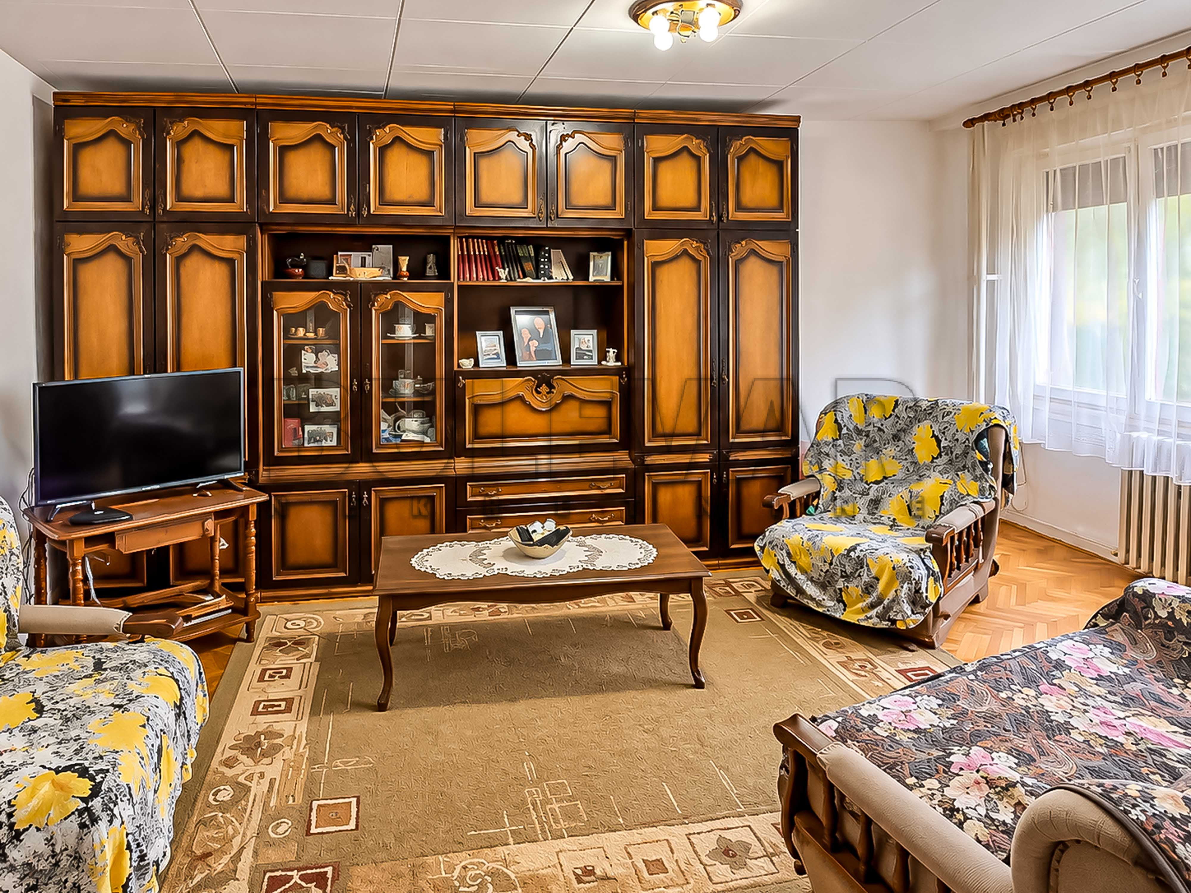 Trosoban stan Bulevar Nemanjića Zona 3 72m², 2 sprat