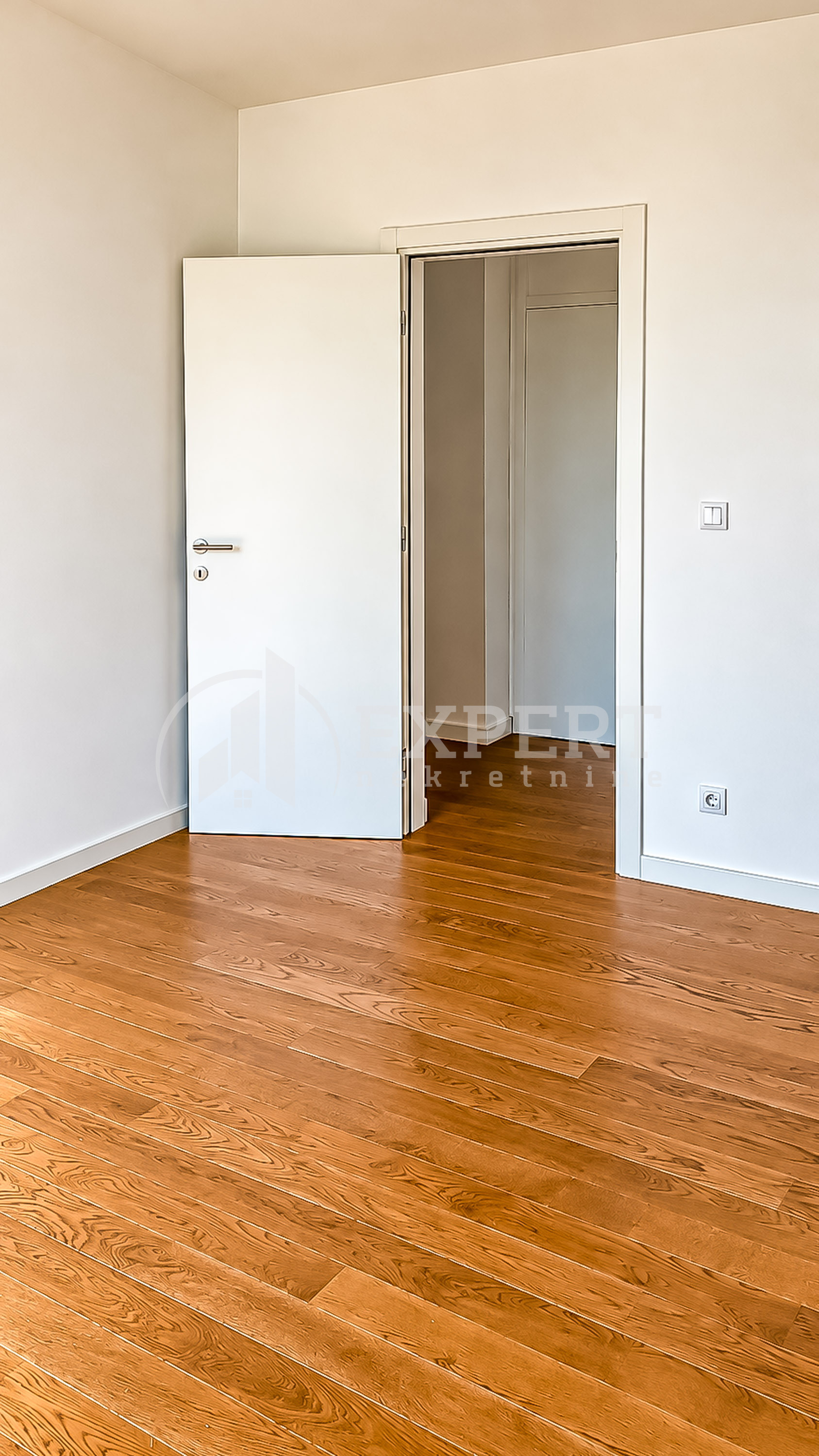 Trosoban stan Bulevar Nemanjića 81m², 5 sprat — slika 15