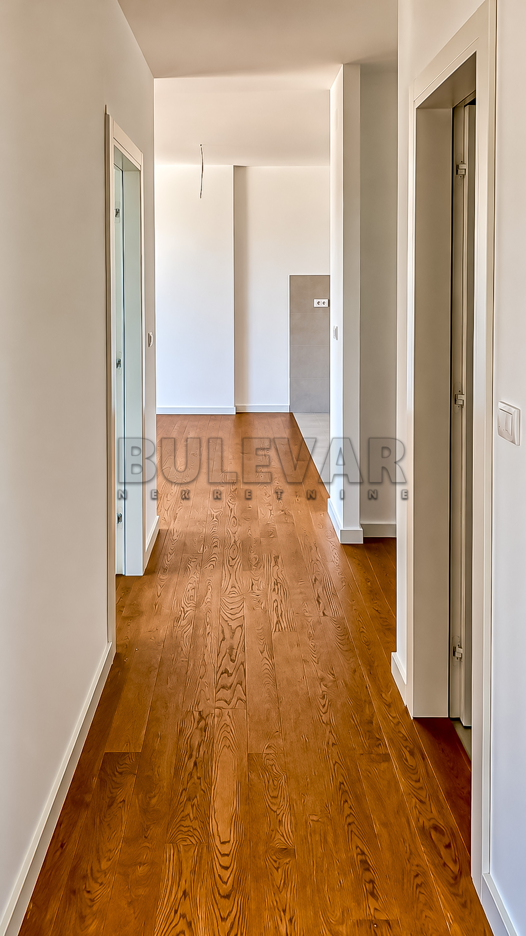 Trosoban stan Bulevar Nemanjića 81m², 5 sprat — slika 18