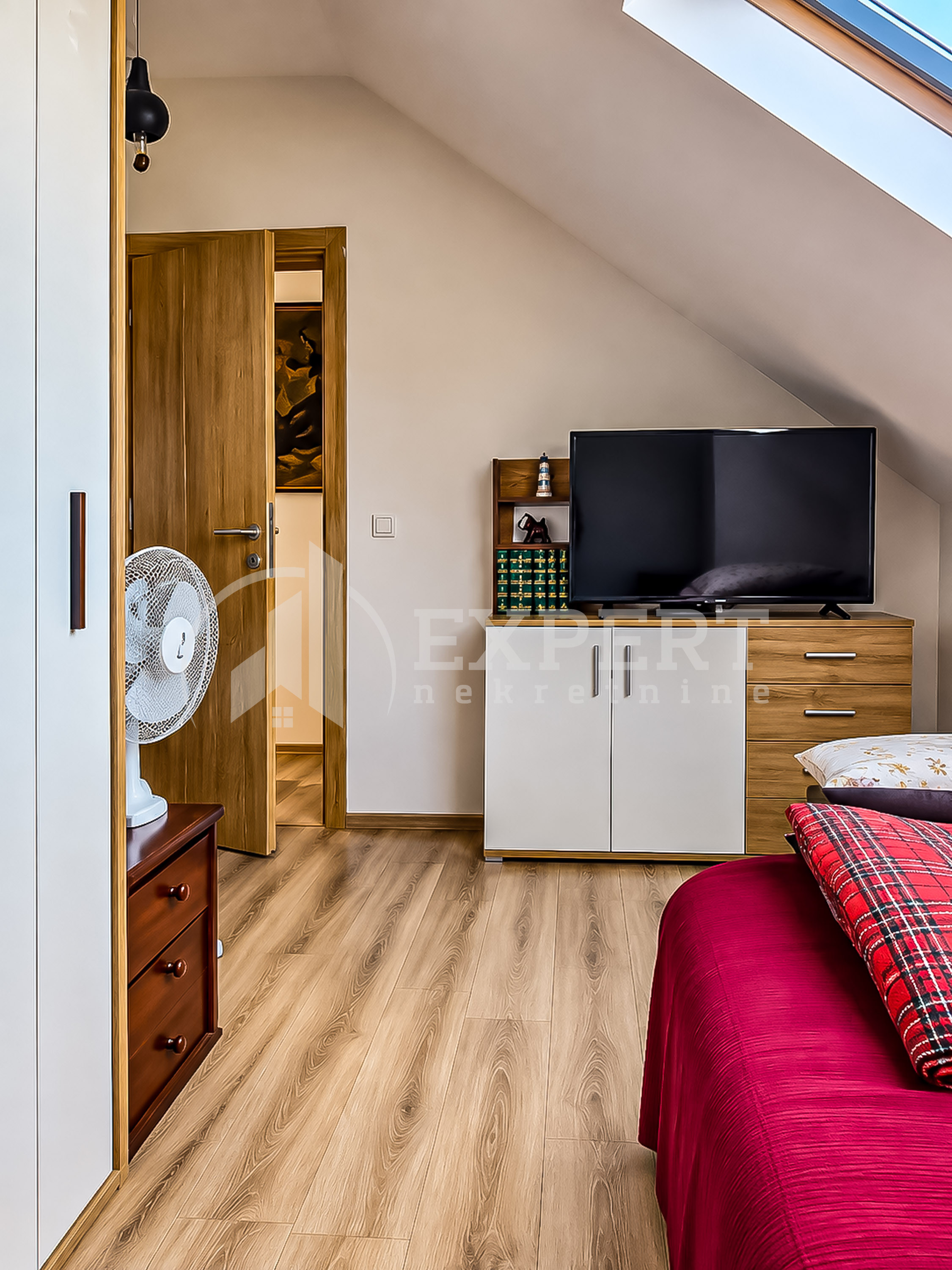 Trosoban stan Pantelej(Niš) 74m², 2 sprat — slika 38