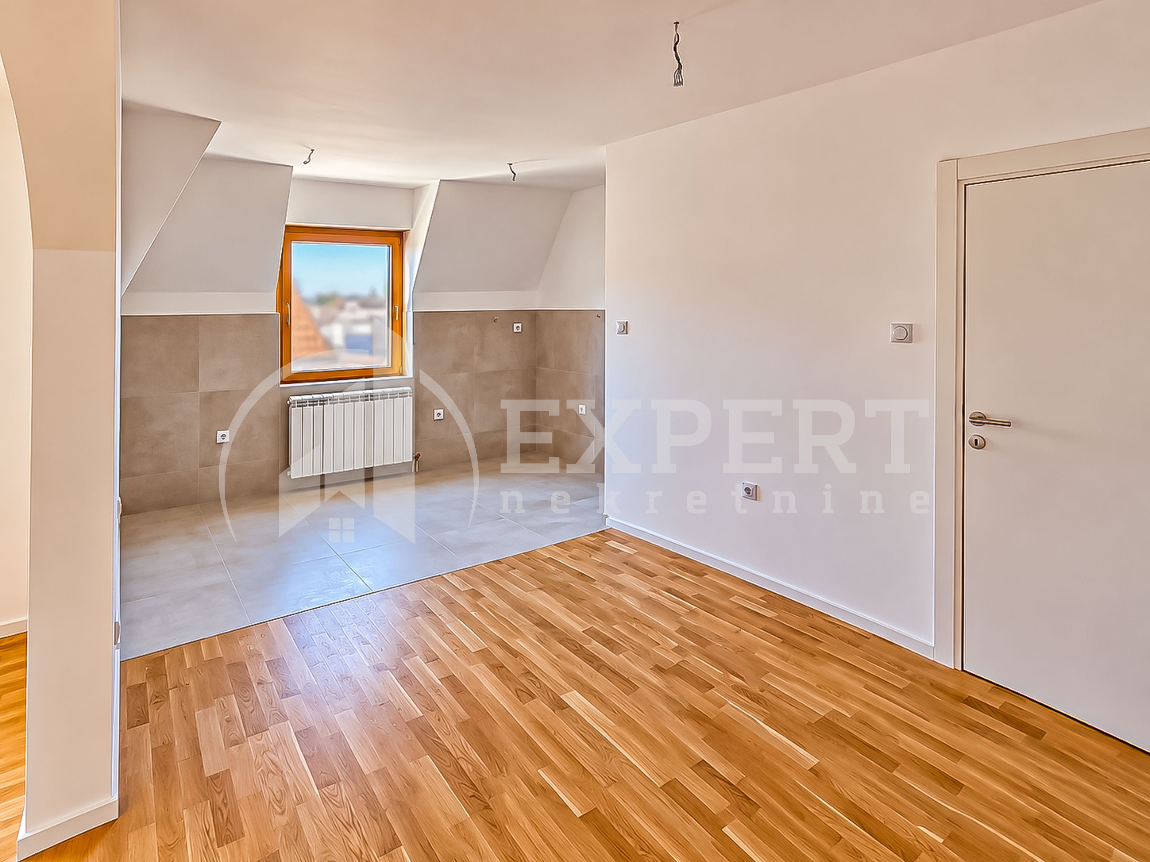 Trosoban stan Centar 80m², 7 sprat — slika 11