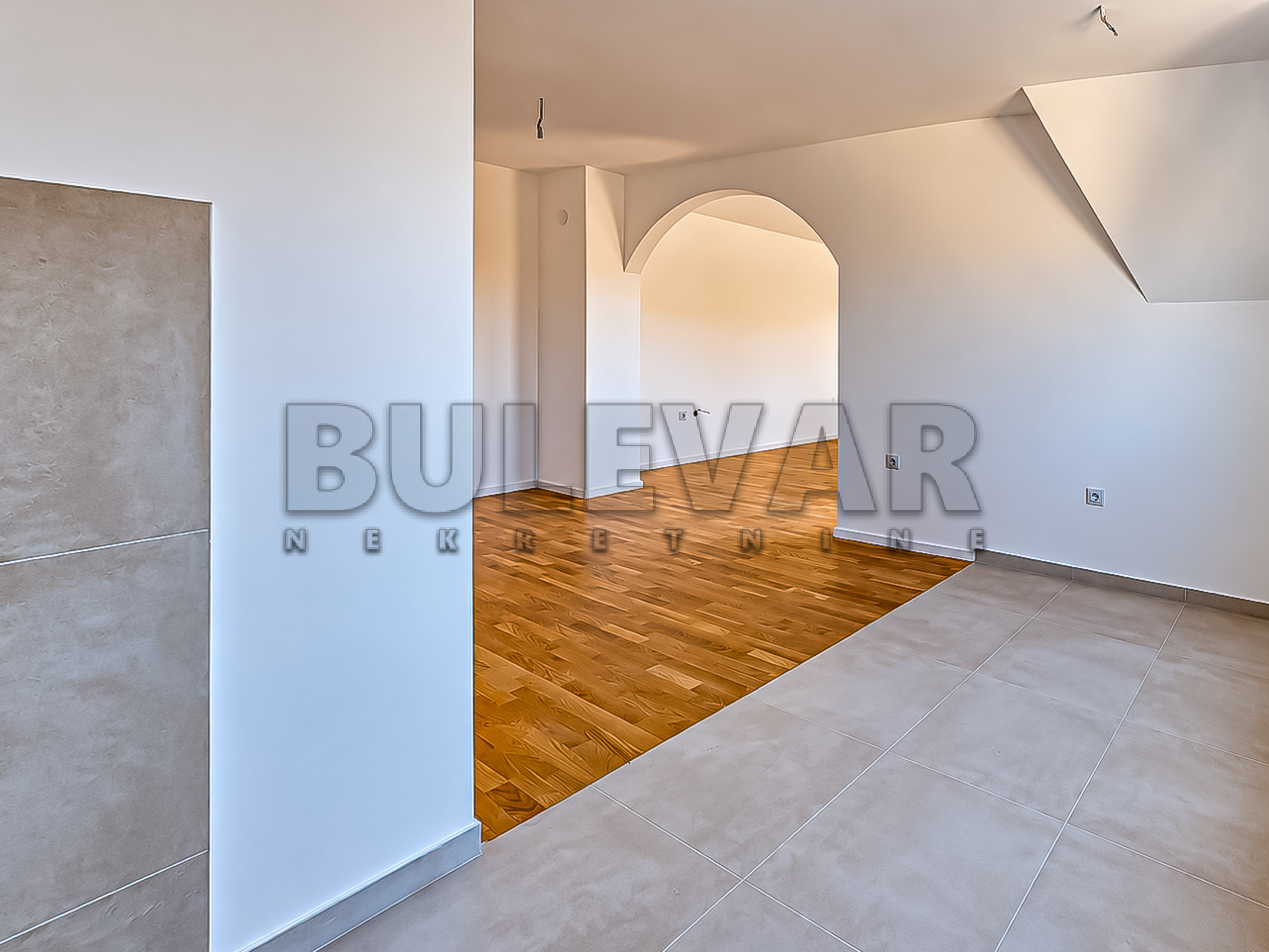 Trosoban stan Centar 80m², 7 sprat — slika 22