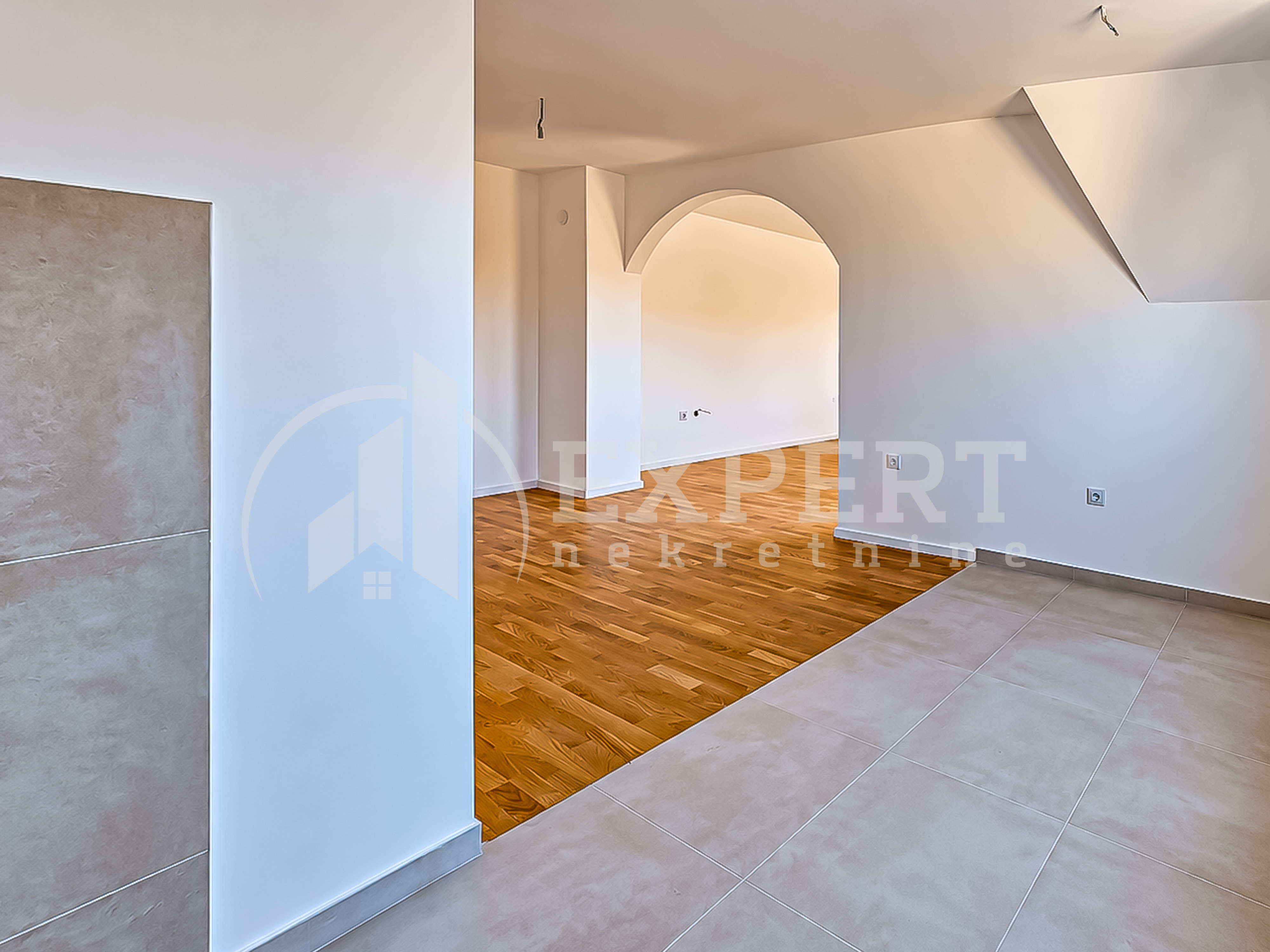 Trosoban stan Centar 80m², 7 sprat — slika 23