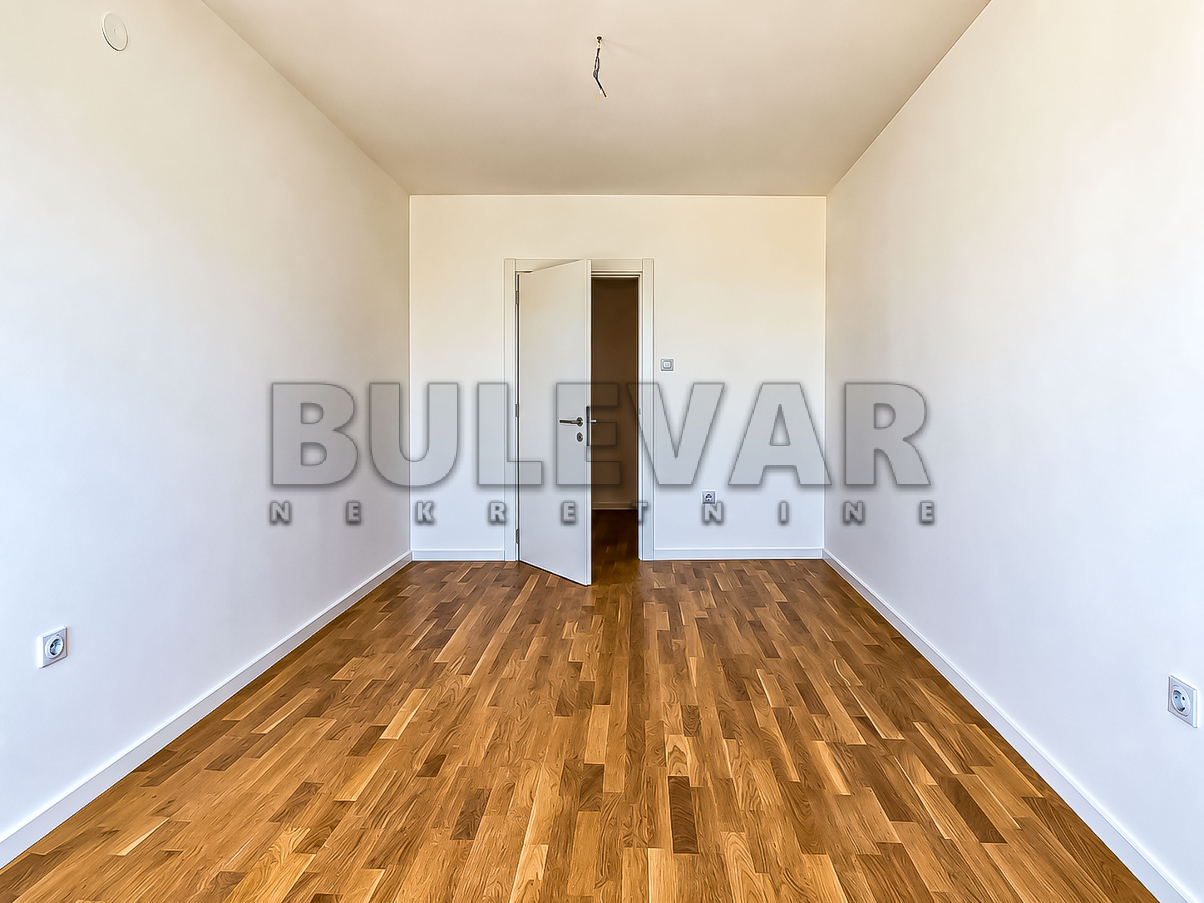 Trosoban stan Centar 80m², 7 sprat — slika 31