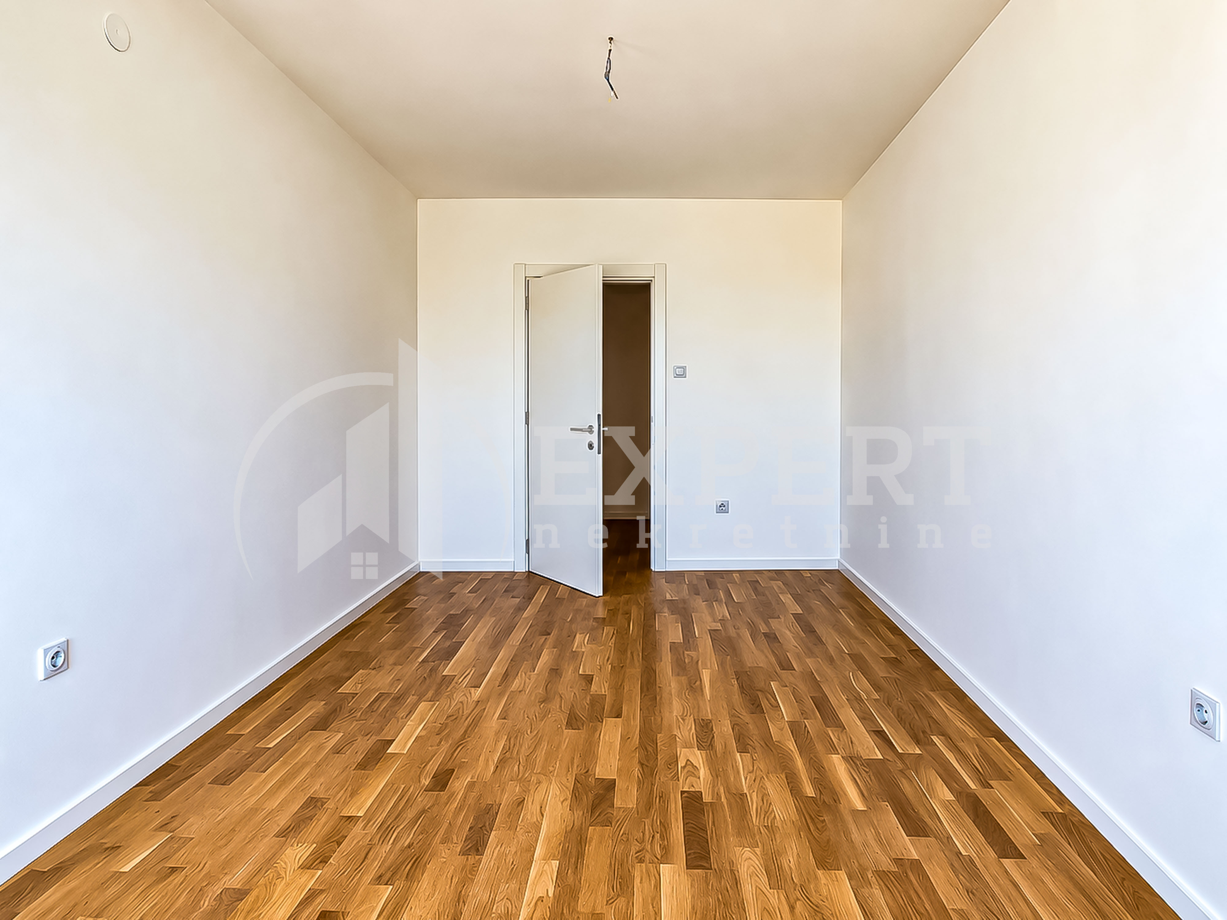 Trosoban stan Centar 80m², 7 sprat — slika 32