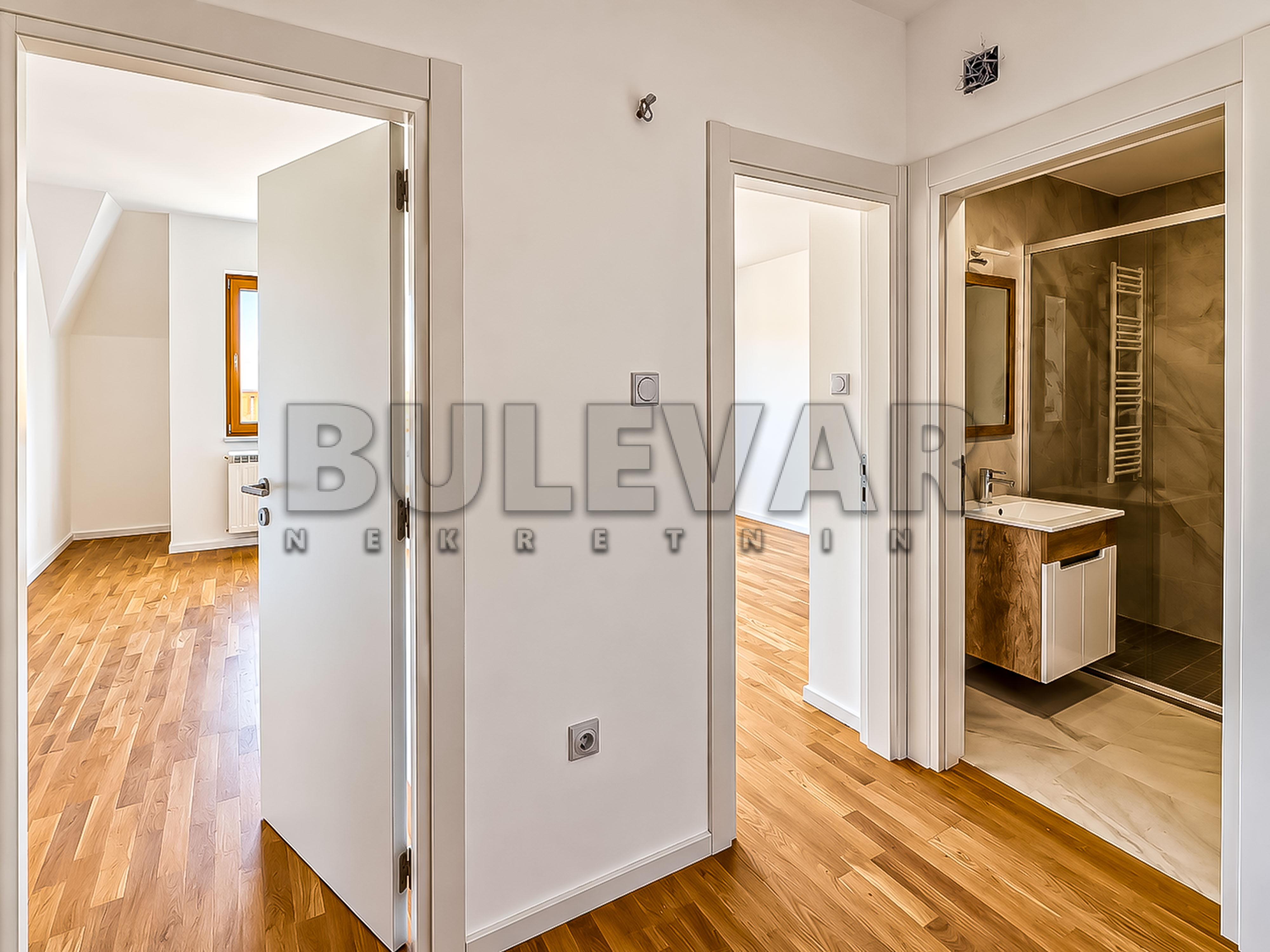 Trosoban stan Centar 80m², 7 sprat — slika 34