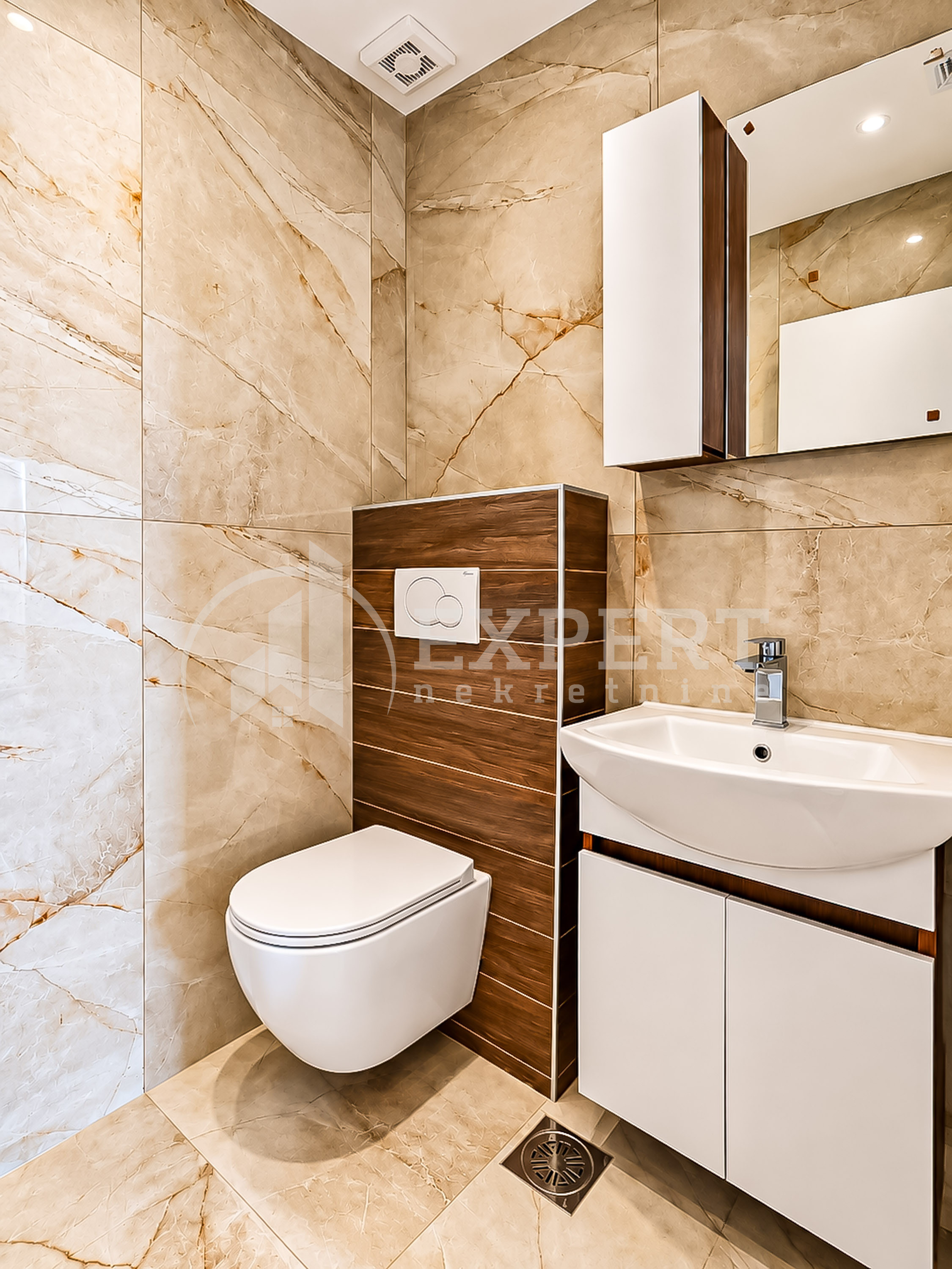 Trosoban stan Centar 89m², 7 sprat — slika 15