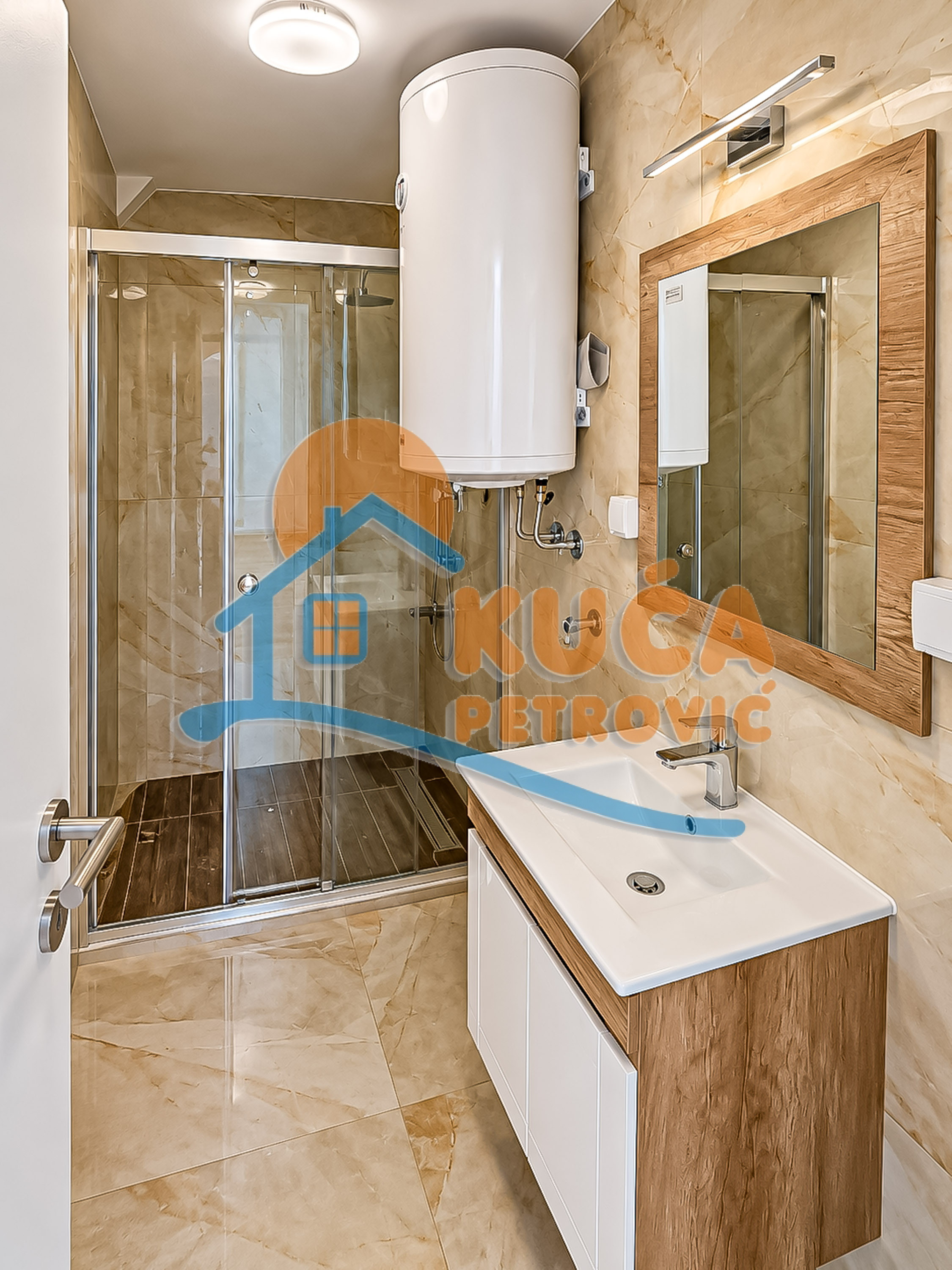 Trosoban stan Centar 89m², 7 sprat — slika 18