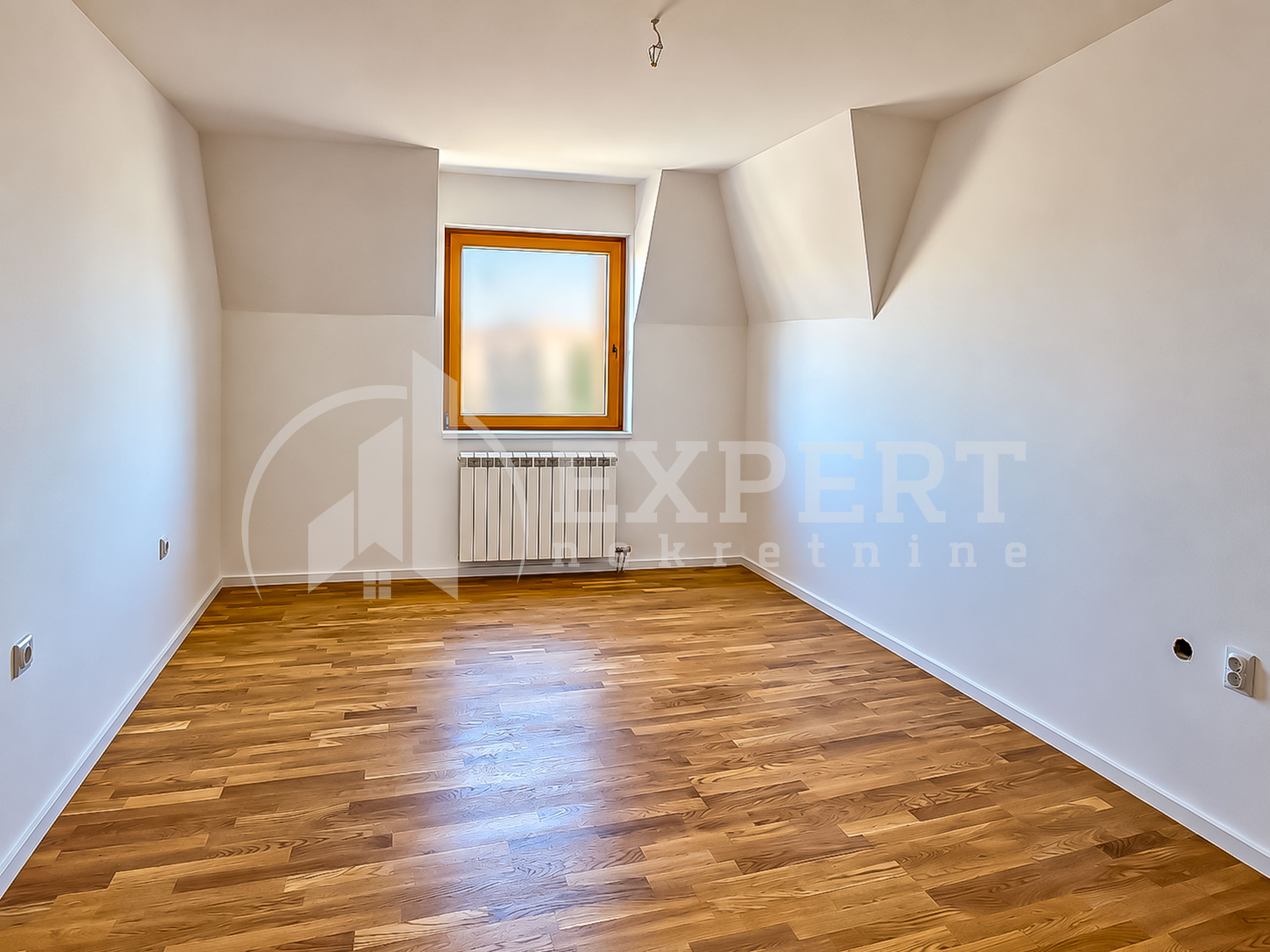 Trosoban stan Centar 89m², 7 sprat — slika 31