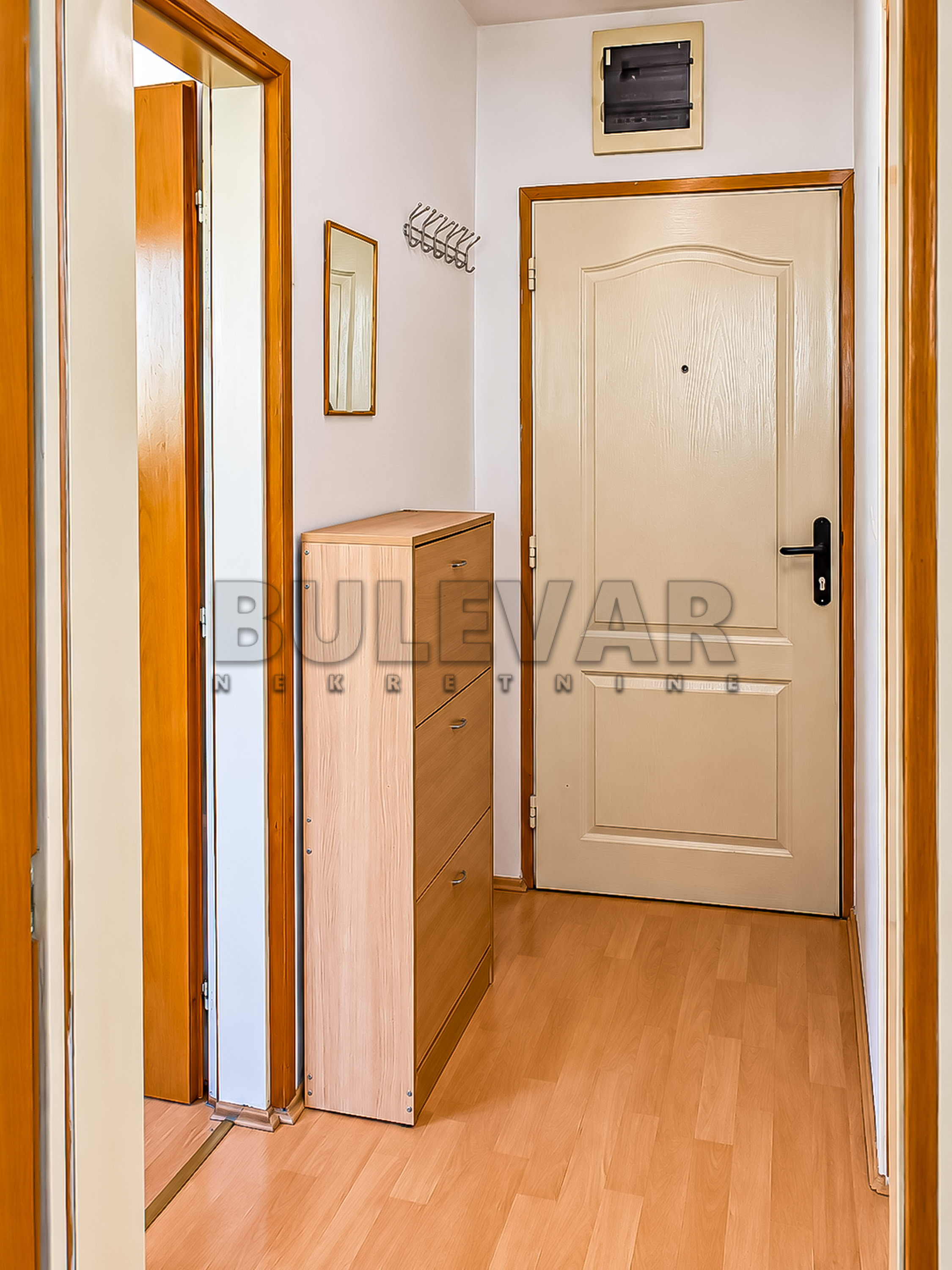 Jednoiposoban stan Gradska bolnica 40m², 2 sprat — slika 27