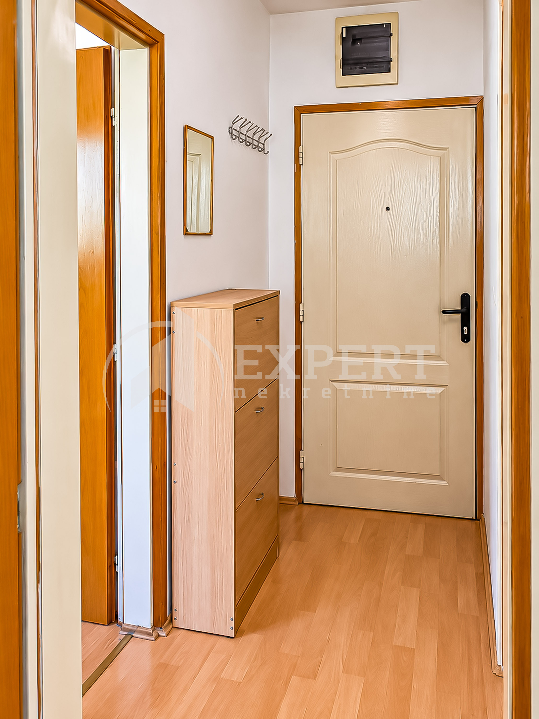 Jednoiposoban stan Gradska bolnica 40m², 2 sprat — slika 26