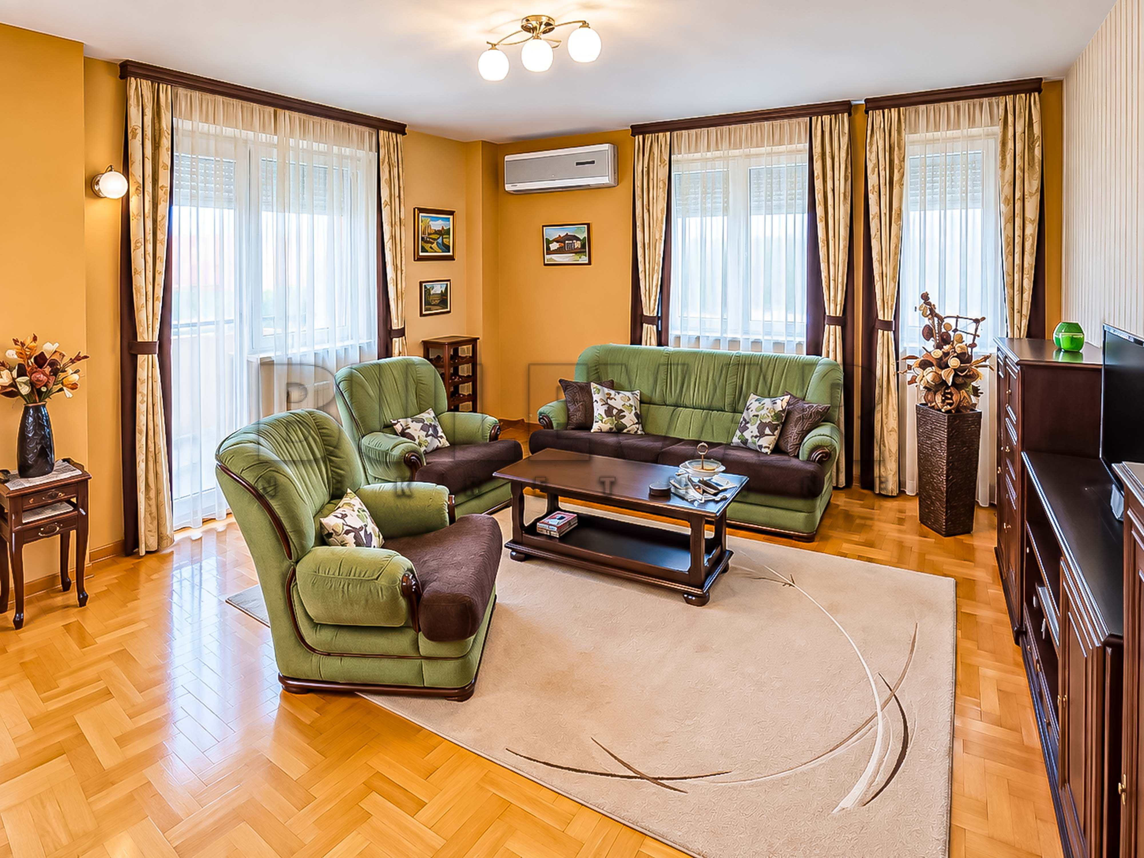 Trosoban stan Čair 91m², 5 sprat