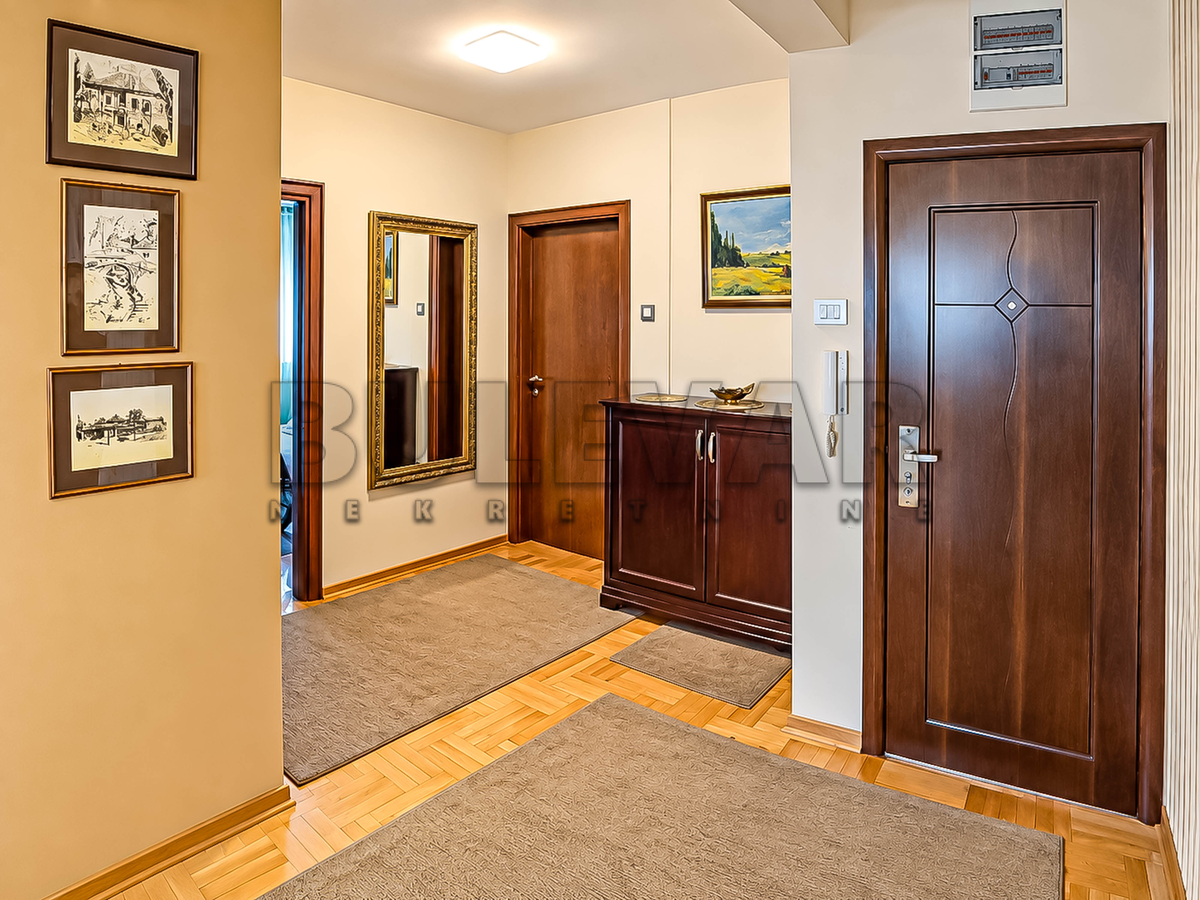 Trosoban stan Čair 91m², 5 sprat — slika 18