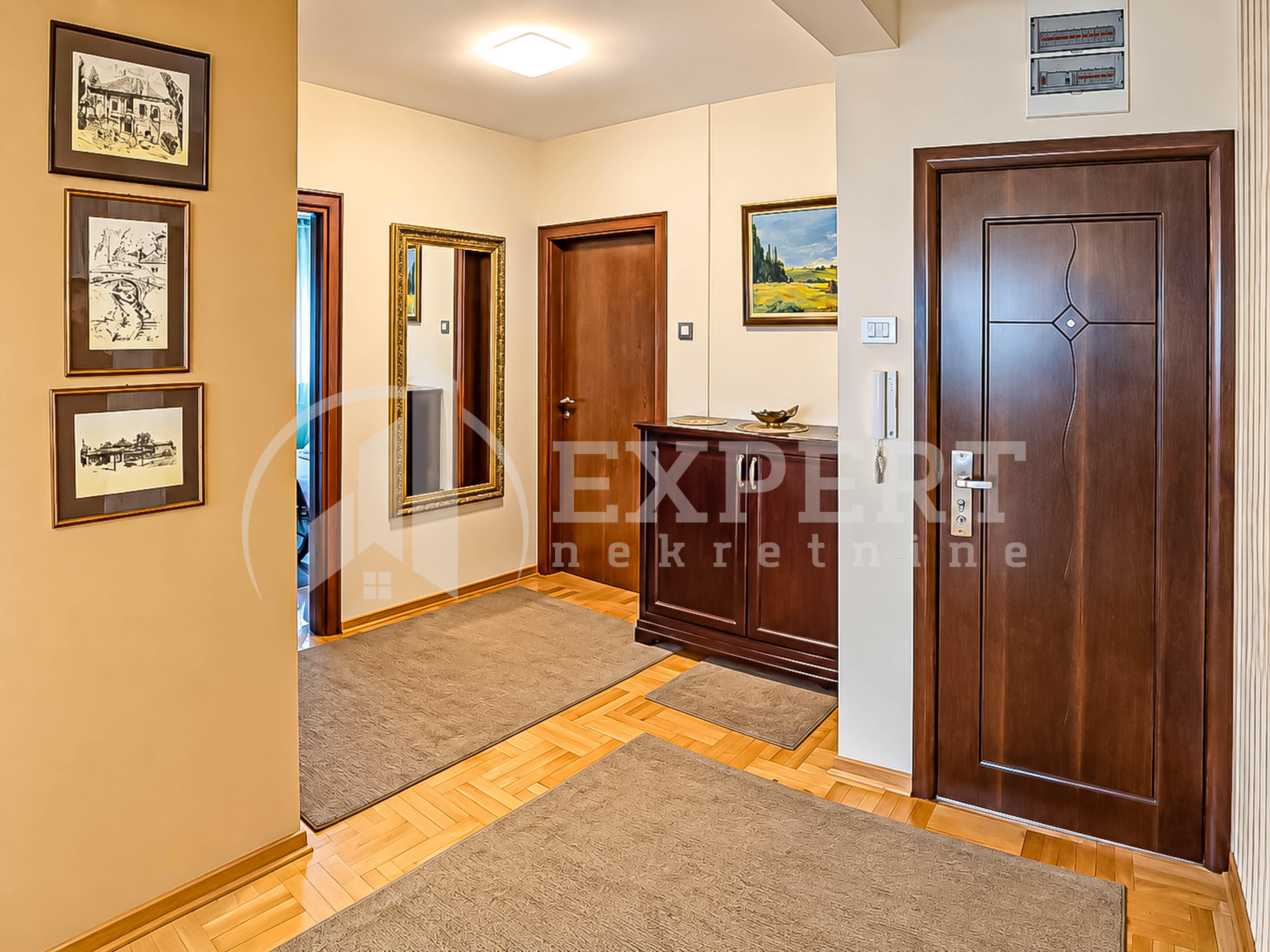 Trosoban stan Čair 91m², 5 sprat — slika 19