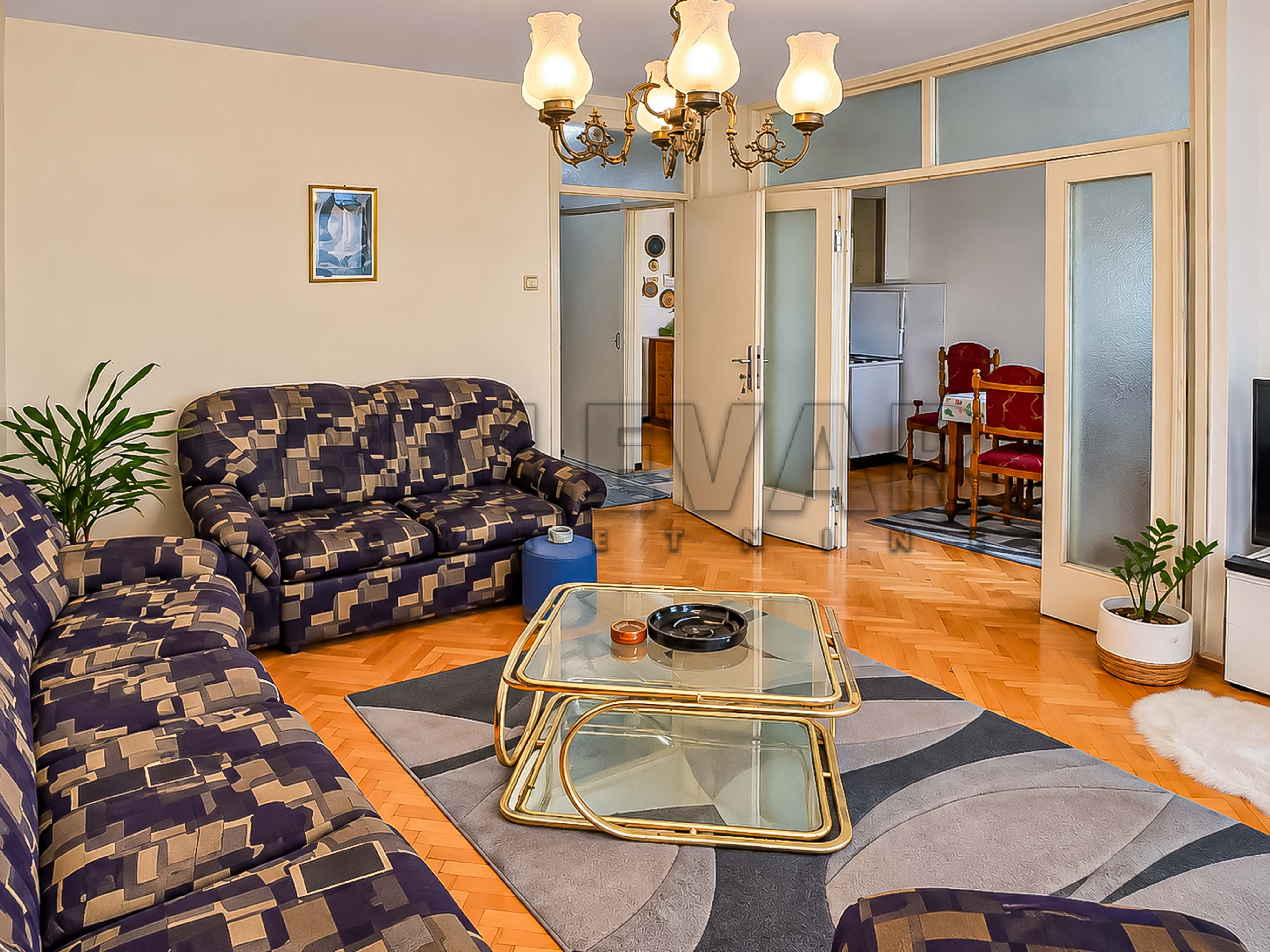 Trosoban stan Bulevar Nemanjića Zona 3 63m², 2 sprat