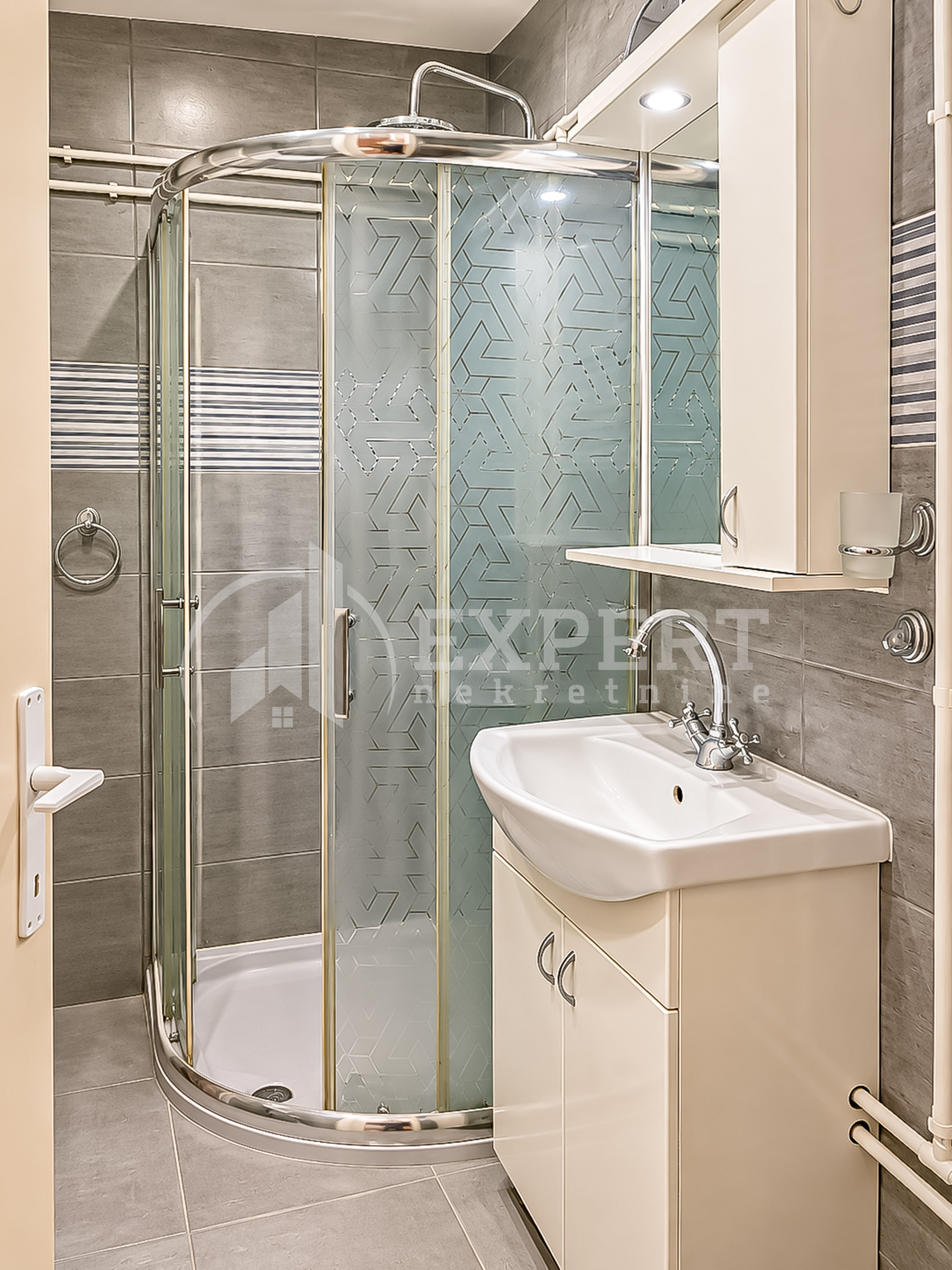 Dvosoban stan Dom zdravlja 48m², 2 sprat — slika 9