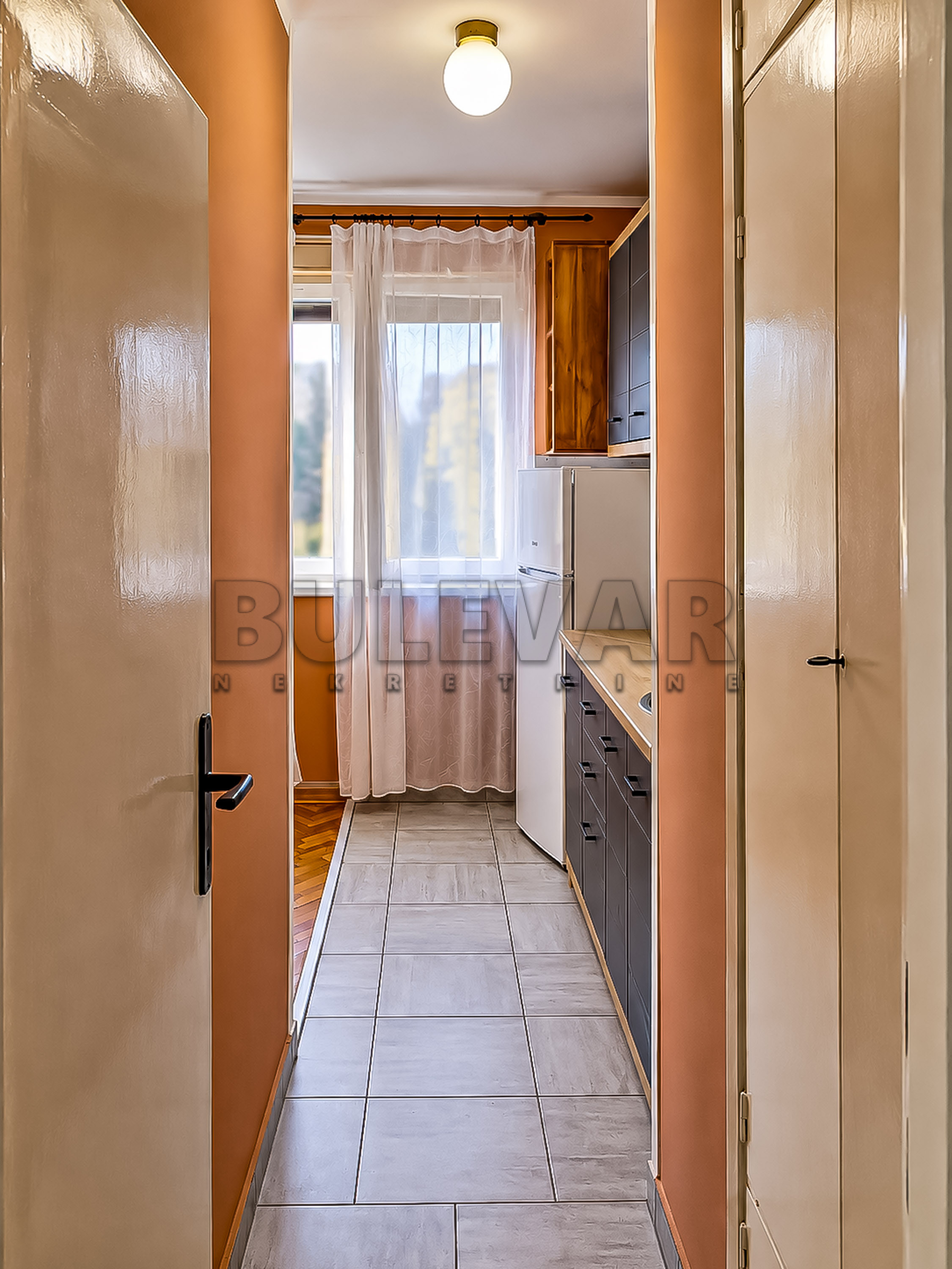 Dvosoban stan Dom zdravlja 48m², 2 sprat — slika 15