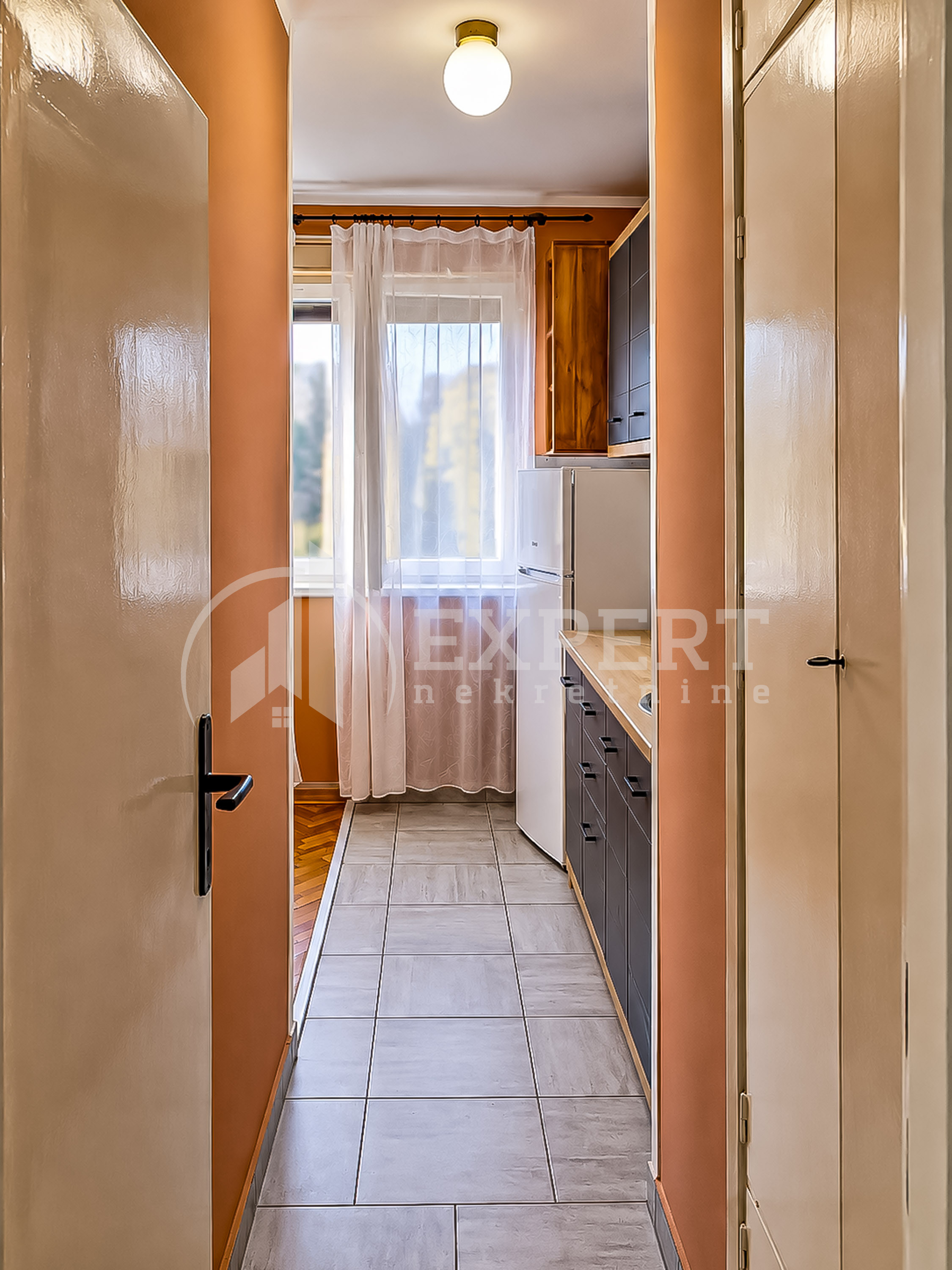 Dvosoban stan Dom zdravlja 48m², 2 sprat — slika 14
