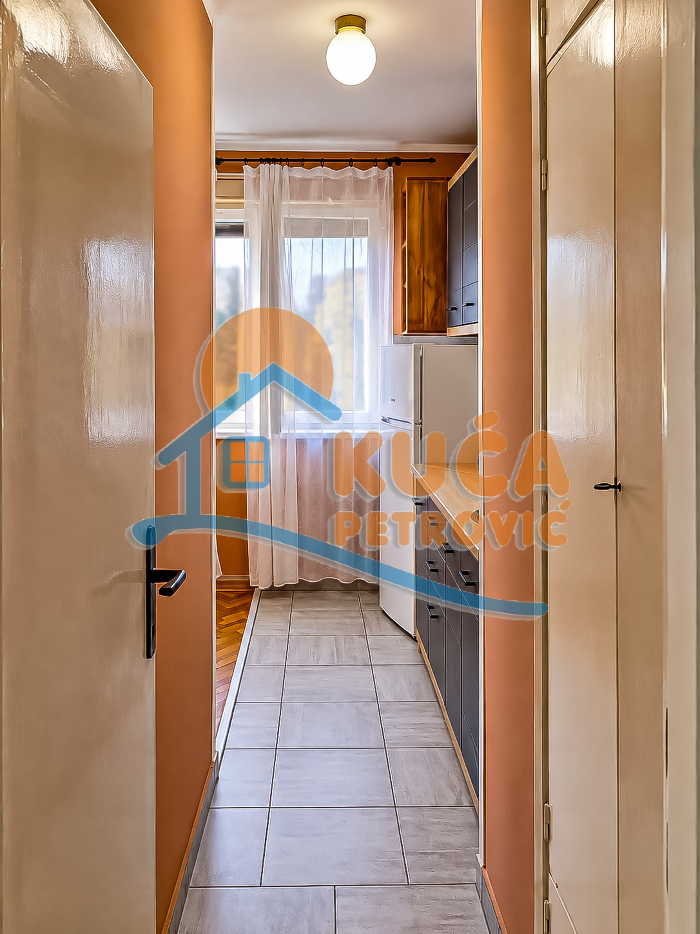 Dvosoban stan Dom zdravlja 48m², 2 sprat — slika 13